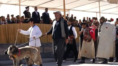 Malatya'da çobanlar resmi geçit töreninde yürüdü