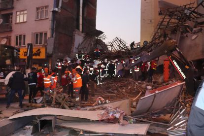 Malatya'da Bina Çöktü: 13 Yaralı