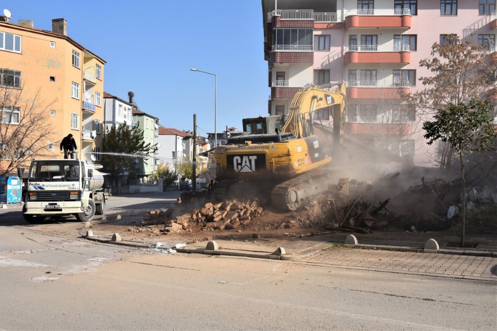 Battalgazi’de 24 metruk bina yıkıldı