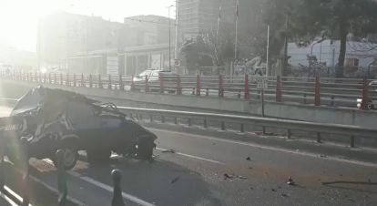 Otomobil bariyerlere çarparak takla attı: 1 ölü