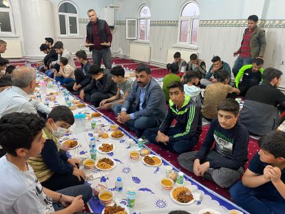 MHP'den Kur'an Kursu öğrencilerine iftar