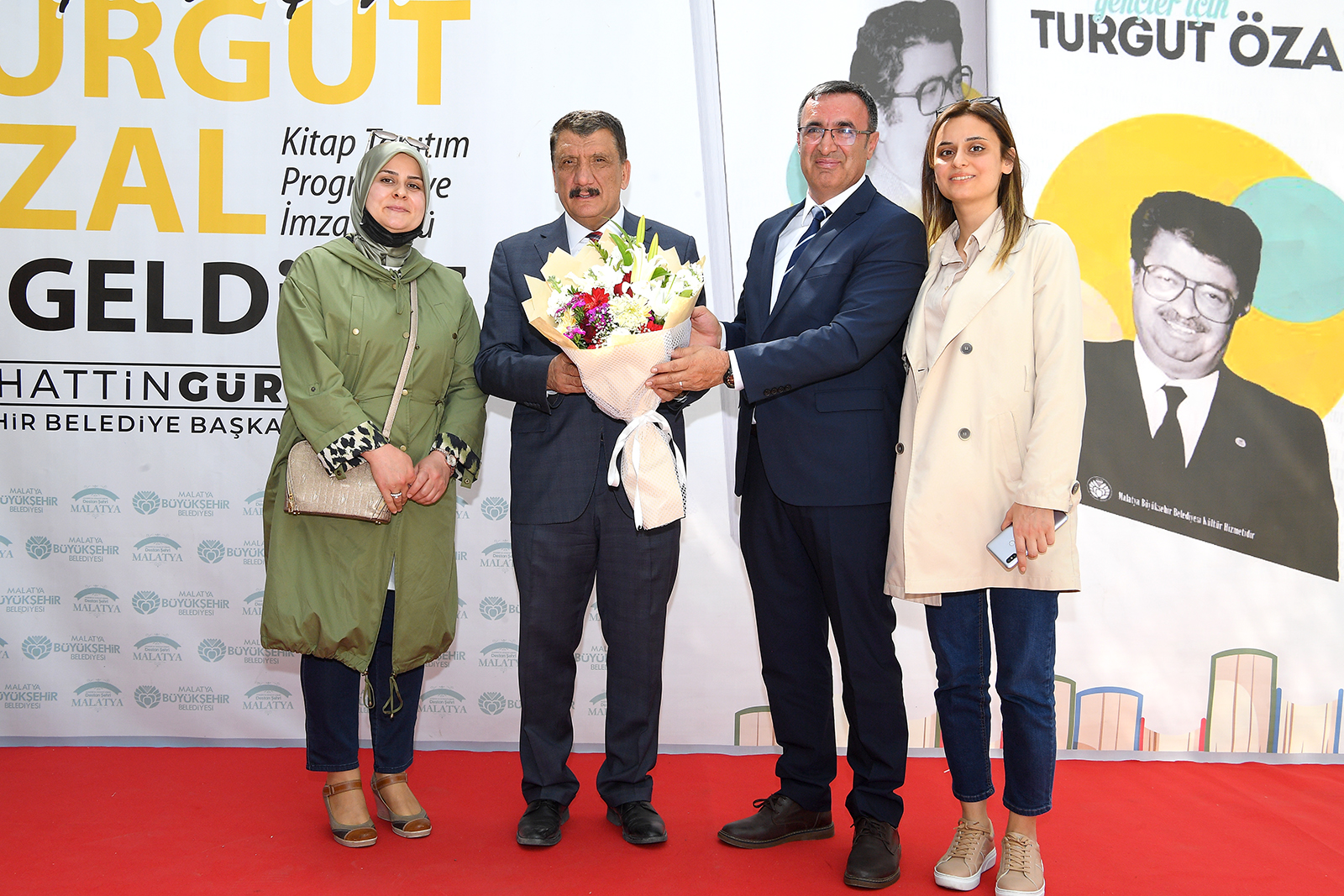Malatya Büyükşehir Belediyesi Kültür ve Sosyal İşler Dairesi tarafından basımı gerçekleştirilen, Malatyalı Araştırmacı Yazar Nezir Kızılkaya’nın ‘Gençler için Turgut Özal’ kitabının tanıtımı ve imza töreni gerçekleştirildi.