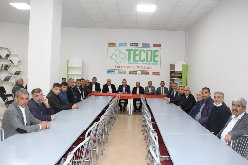 AK Parti MKYK Üyesi ve Malatya Milletvekili Bülent Tüfenkci, Tecde Yardımlaşma Derneğinde muhtarlarla bir araya gelerek sorun ve taleplerini dinledi.