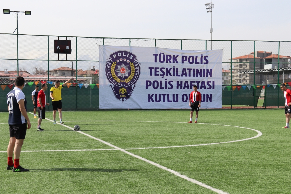 Türk Polis Teşkilatının 177. Kuruluş yıldönümü münasebetiyle Malatya İl Emniyet Müdürlüğü birimleri ile Malatya POMEM’in katılımıyla Futbol Turnuvası düzenlendi.