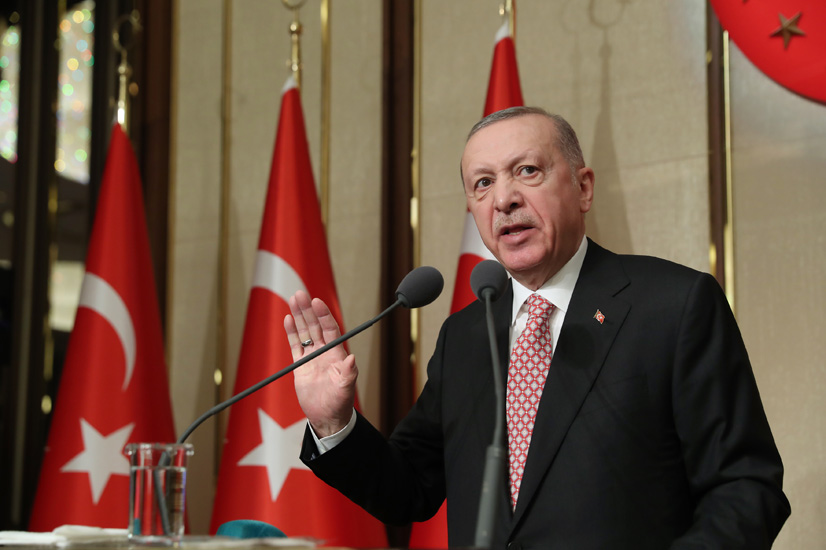 Cumhurbaşkanı Recep Tayyip Erdoğan, Cumhurbaşkanlığı Külliyesi Sergi Salonu'nda düzenlenen ''Esnaf ve Sanatkârlar ile İftar Programı''na katıldı.