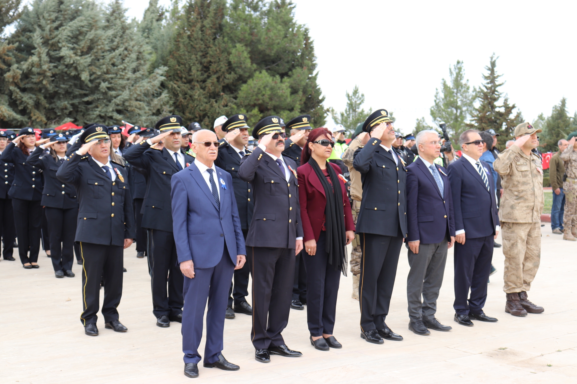 Türk Polis Teşkilatı’nın 177. Kuruluş Yıl Dönümü ve Polis Haftası dolayısıyla ilk tören Malatya Şehitliğinde düzenlendi ve şehitlerin mezarları ziyaret edildi.