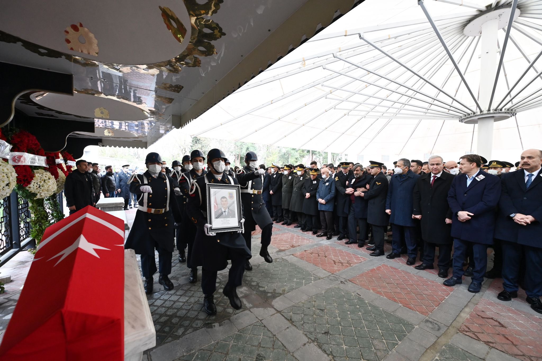 Adana’da şehit düşen Malatyalı Jandarma Astsubay Çavuş Burak Şahin, İstanbul’da son yolculuğuna uğurlandı.
