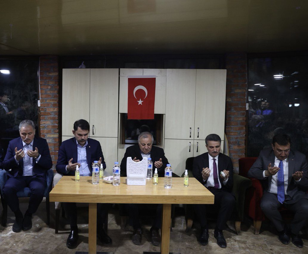 Çevre, Şehircilik ve İklim Değişikliği Bakanı Murat Kurum, Suriye'de şehit olan Özel Harekat Polisimiz Aytaç Altunörs'ün Malatya'daki ailesine taziye ziyaretinde bulundu.