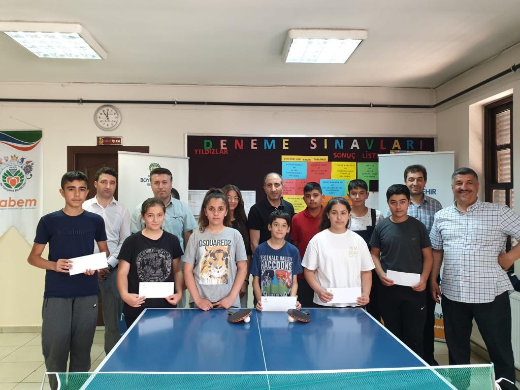 Malatya Büyükşehir Belediyesi, Kültür ve Sosyal İşler Daire Başkanlığı’na bağlı hizmet veren Semt Konaklarında eğitim gören öğrenciler arasında masa tenisi turnuvası yapıldı.