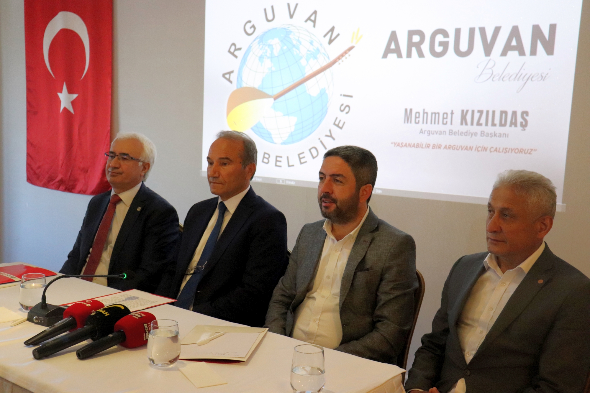 Arguvan Belediye Başkanı Mehmet Kızıldaş, pandemi nedeniyle 2 yıldır gerçekleştirilemeyen Türkü Festivali’nin bu yıl düzenleneceğini açıklayarak, “15. Uluslararası Türkü Festivali, bu yıl 30-31 Temmuz tarihlerinde yapılacak” dedi.