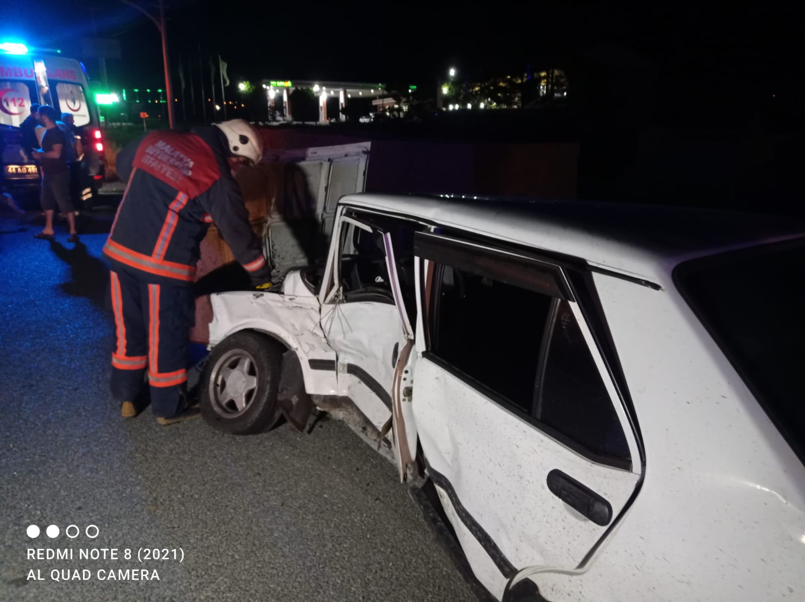 Malatya- Elazığ Karayolu Pütürge kavşağında cip ile otomobilin çarpışması sonucu meydana gelen trafik kazasında her iki araçta bulunan 7 kişi yaralandı.