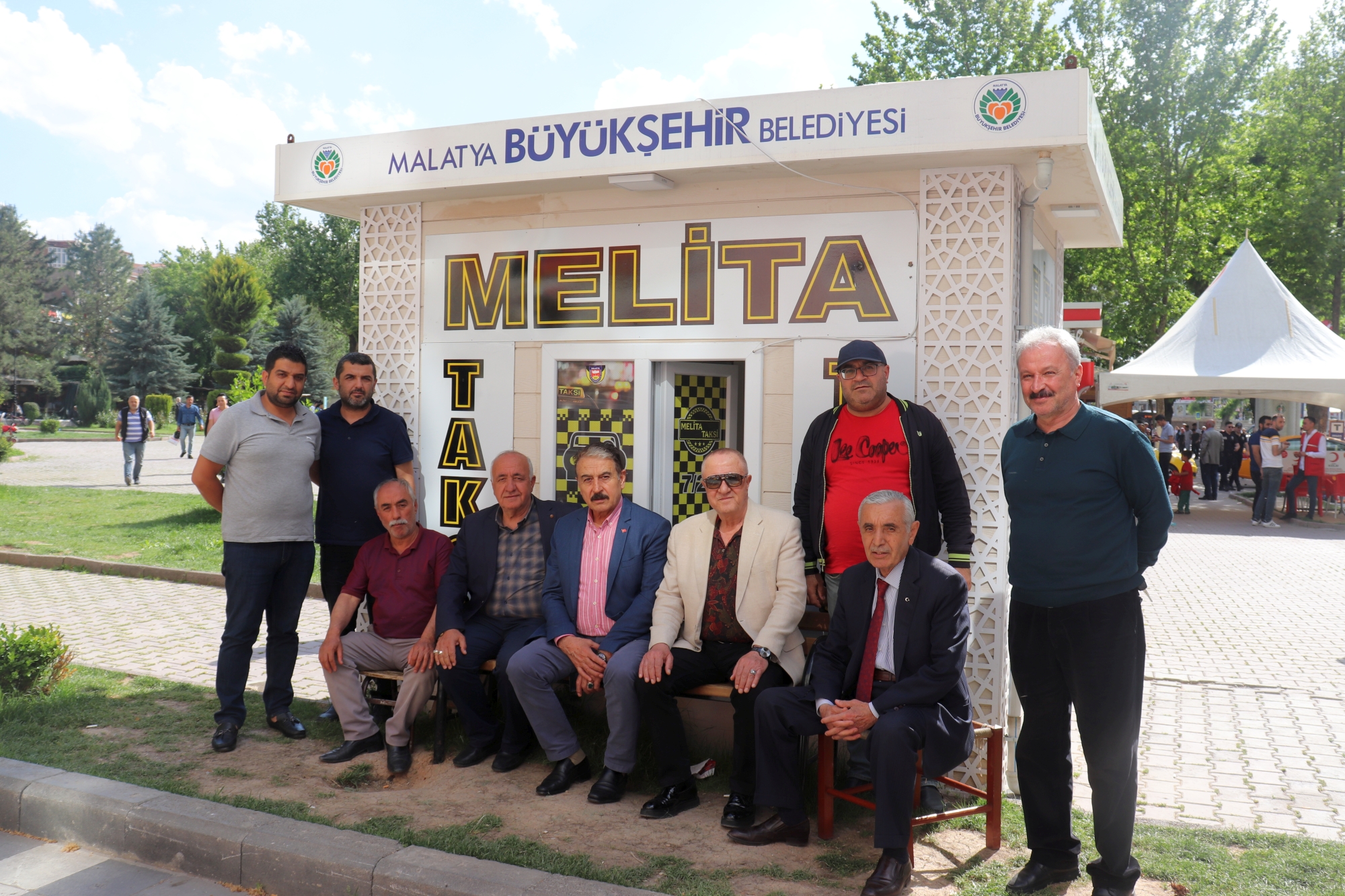 Malatya Esnaf ve Sanatkarlar Odaları Birliği Başkanı ve TESK Yönetim Kurulu Üyesi Şevket Keskin, beraberinde Türkiye Esnaf ve Sanatkarlar Konfederasyonu (TESK) Başkan Vekili Burhan Aksak ile birlikte esnaf ziyaretinde bulundu.