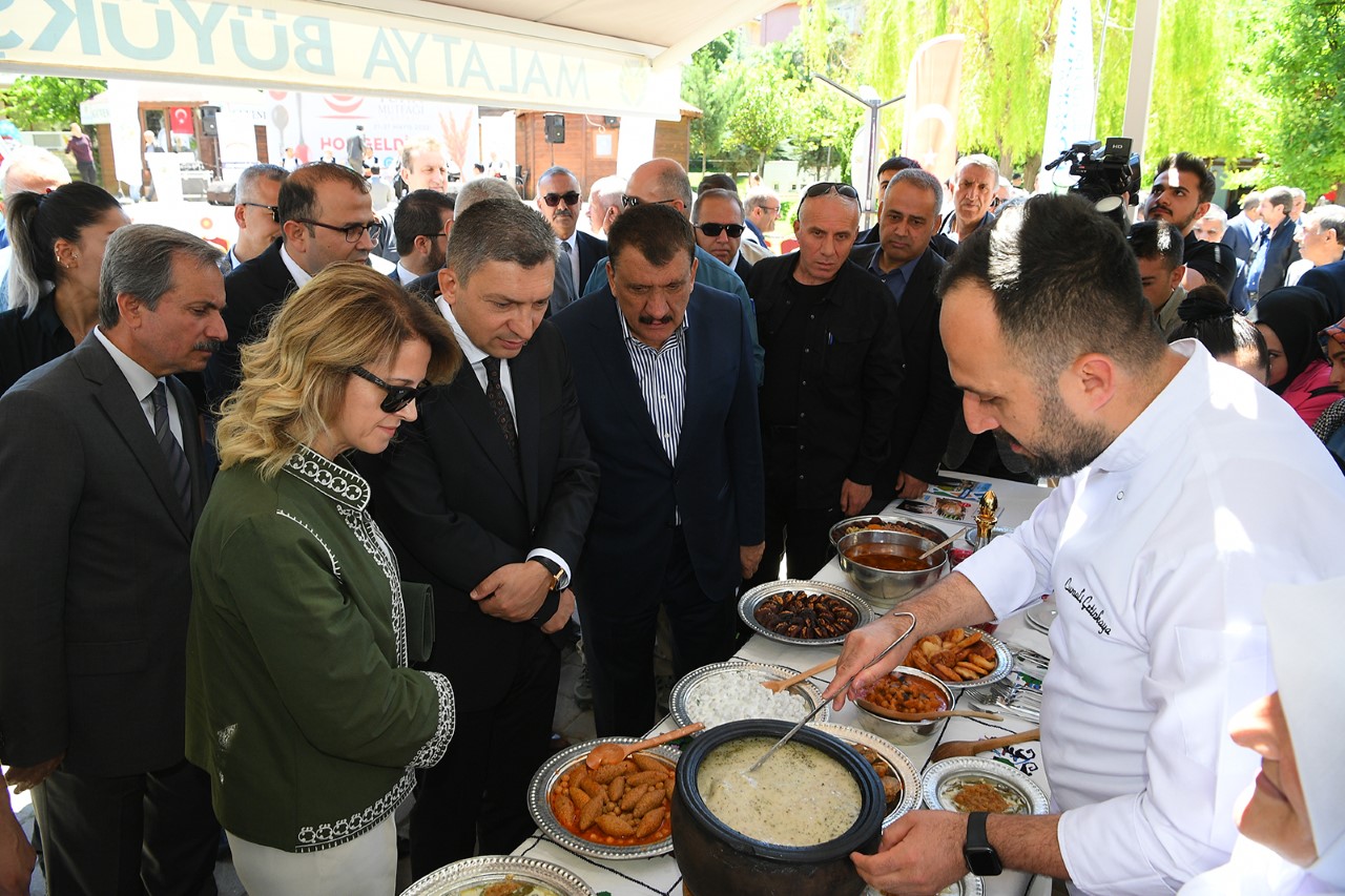 Cumhurbaşkanlığı himayesinde, Kültür ve Turizm Bakanlığı’nın desteği ile düzenlenen Türk Mutfağı Haftası nedeniyle Malatya’da açılış töreni yapıldı.