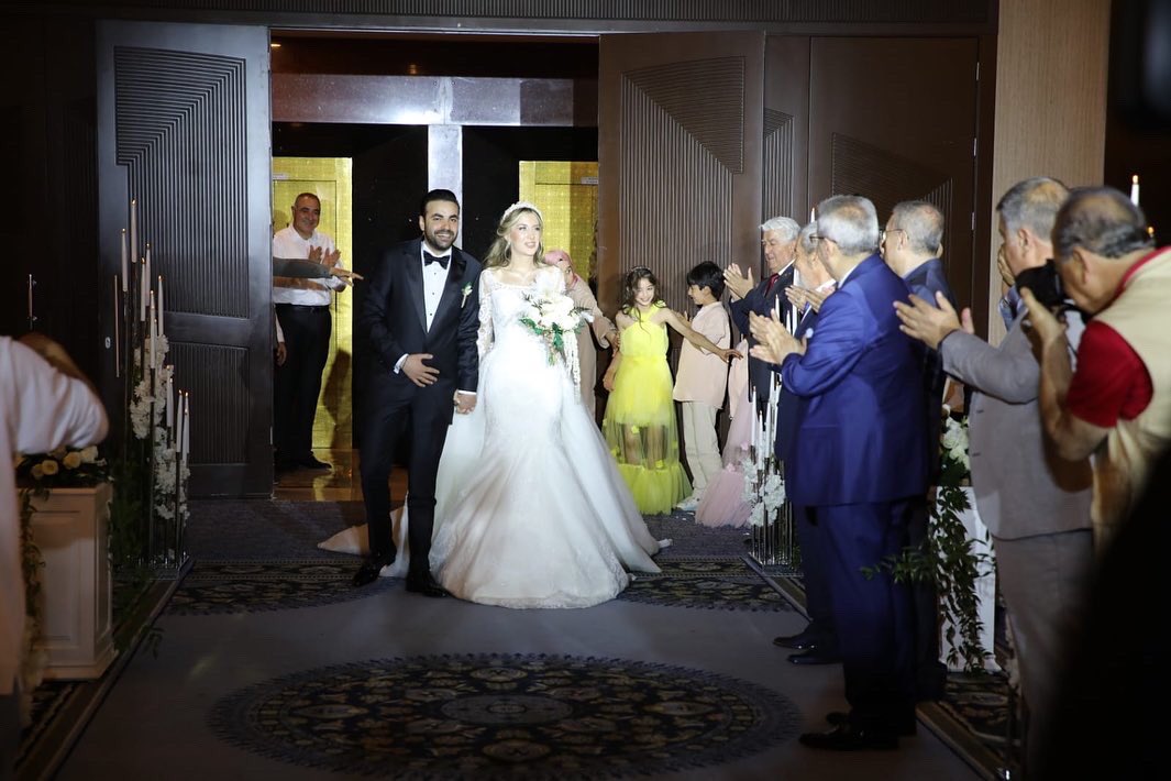 Battalgazi Belediye Başkan Yardımcısı Zafer Kırçuval’ın oğlu Onurhan ile Emekli Kurmay Yarbay Hasan Yalçın Karataş’ın kızı Tuğçe düzenlenen düğün töreninde hayatlarını birleştirdiler.