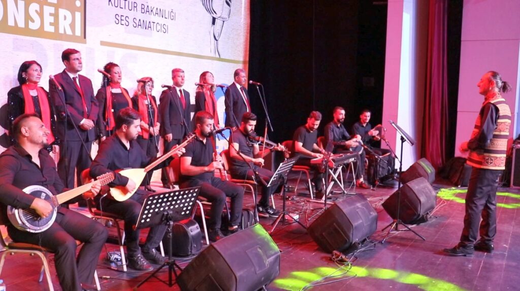 Türk Halk Müziği'nin önemli kaynaklarından, sanatçı merhum Hakkı Coşkun için anma gecesi düzenlendi.