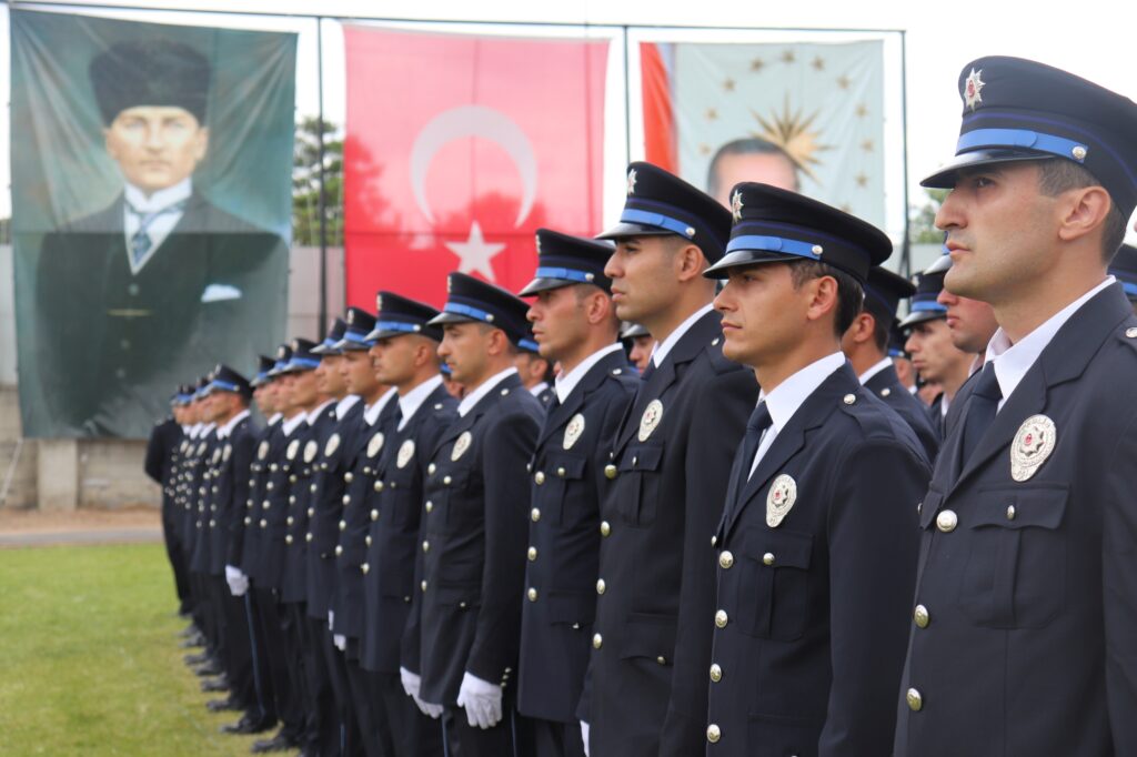 Malatya Polis Meslek Eğitim Merkezinde (POMEM) 381 polisi adayı için mezuniyet töreni düzenlendi.