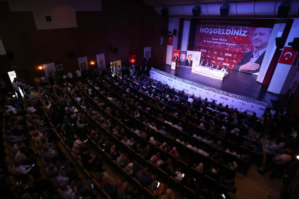 Dışişleri Bakanı Mevlüt Çavuşoğlu, yurtdışında bulunan Malatyalı sayısının 100 binin üzerinde olduğunu açıkladı.