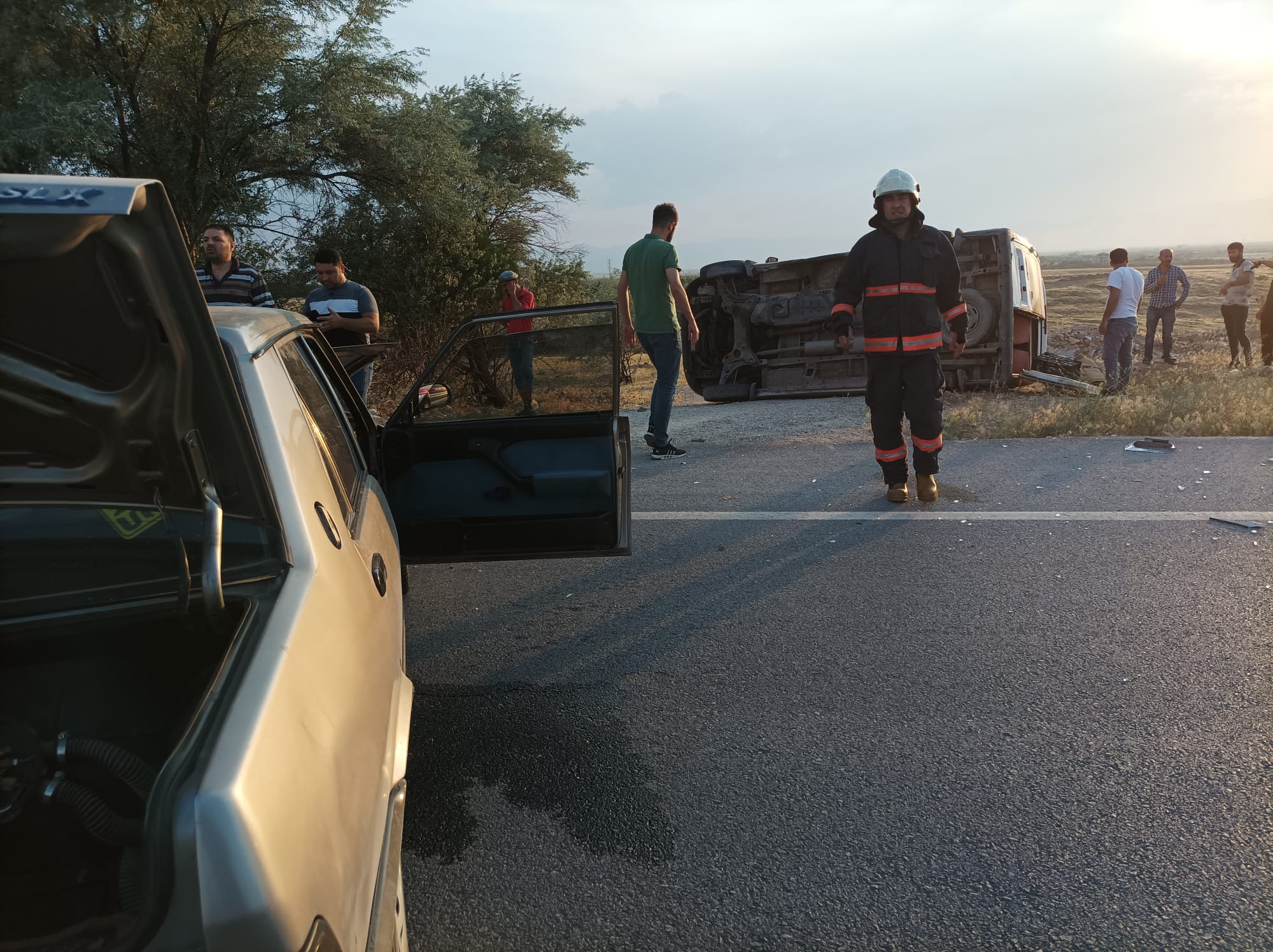 Malatya Şehir Mezarlığı yakınında otomobille minibüs çarpıştı. Minibüsün devrildiği kazada 5 kişi yaralandı.