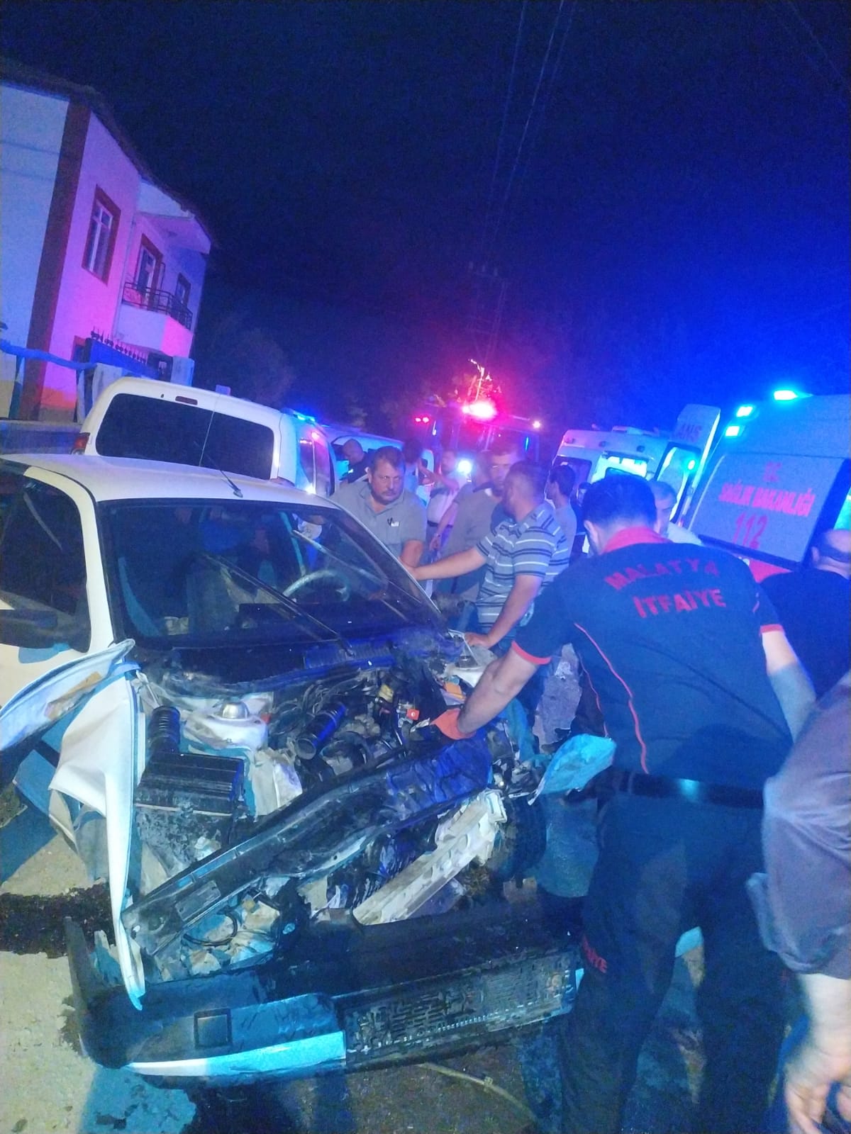 Eskimalatya’da  iki ayrı kazada araçların çarpışması sonucunda toplam 8 kişi yaralandı.
