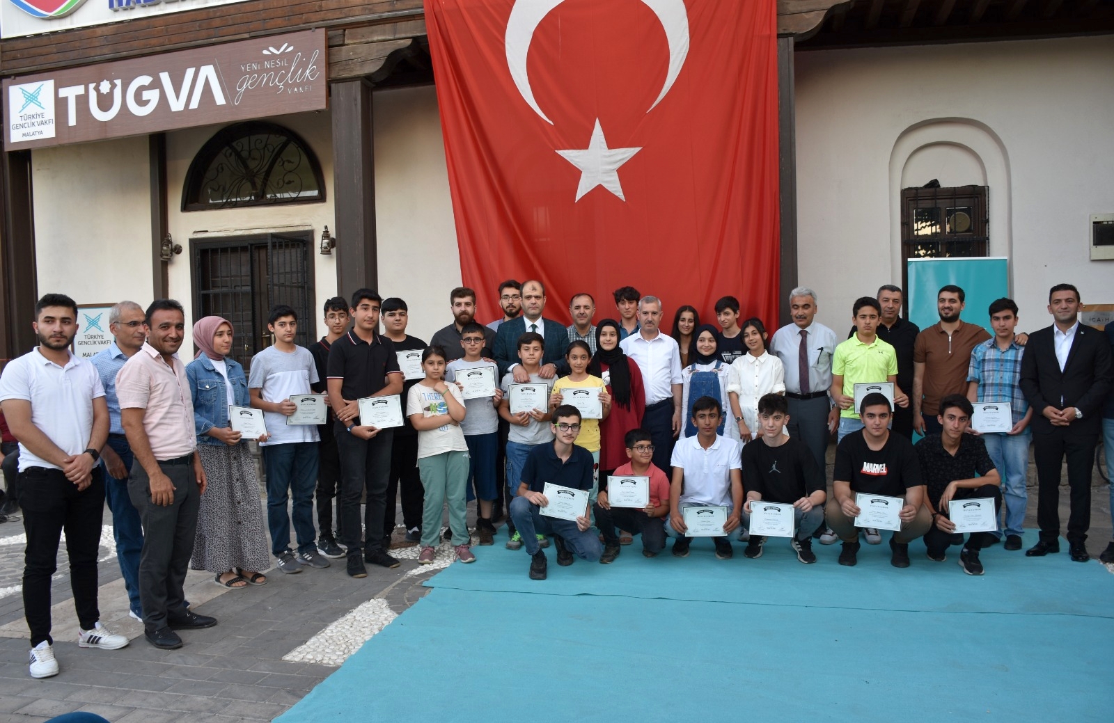 Türkiye Gençlik Vakfı (TÜGVA) Malatya Şubesinin ortaokul ve lise öğrencilerine bilimi sevdirmek ve onları teknolojiyi kullanan konumdan, teknolojiyi geliştiren konuma taşımayı amaçlayan İcathanesi’nde 2021-2022 yılı döneminde eğitim gören öğrenciler için sertifika töreni düzenlendi.