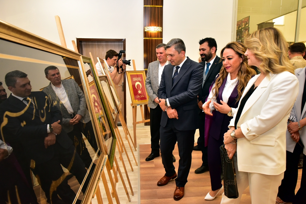 Rektörün 8 Haziran'da açılışını yaptığı gösterilen sergiyi  Malatya Valisi Hulusi Şahin ve il protokolü 2 Haziran günü mezuniyet töreni  öncesinde gezmişti.