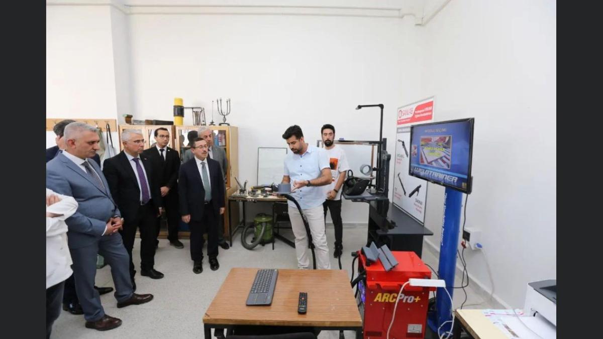 Elektrikli Araçlar ve Kaynak Teknolojileri Sanal Simülasyon Laboratuvarı İnönü Üniversitesi Malatya Organize Sanayi Bölgesi (OSB) Meslek Yüksekokulunda gerçekleştirilen törenle hizmete açıldı.