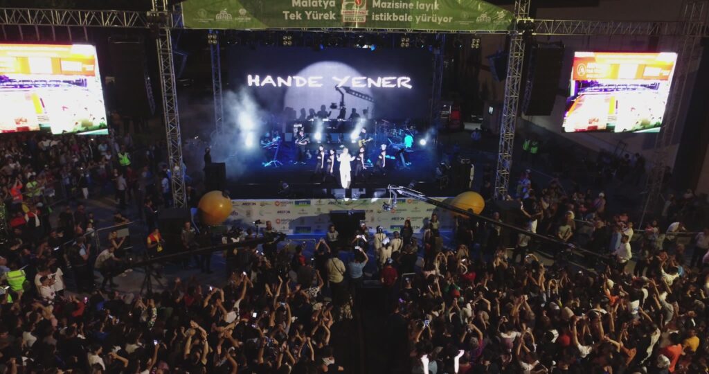 Bu yıl 25’inci Malatya Uluslararası Kültür Sanat Etkinlikleri ve Kayısı Festivali 3. Günü Hande Yener Konseri gerçekleşti. 