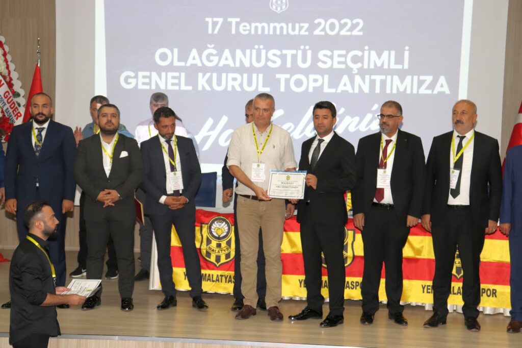Spor Toto Süper Lig’den 1.Lig’e düşen ve sıkıntılı bir süreçte bulunan Yeni Malatyaspor’un olağanüstü Seçimli Genel Kurul Toplantısında  kulüp başkanlığına Hacı Ahmet Yaman seçildi.