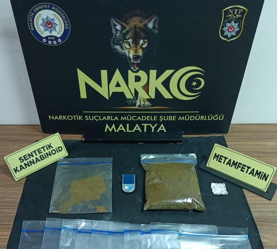 Malatya Narkotik Suçlarla Mücadele Şube Müdürlüğü ekiplerince uyuşturucu ile mücadele kapsamında yapılan çalışmalarda 535 gram uyuşturucu madde ele geçirildi, 2 şahıs tutuklandı.