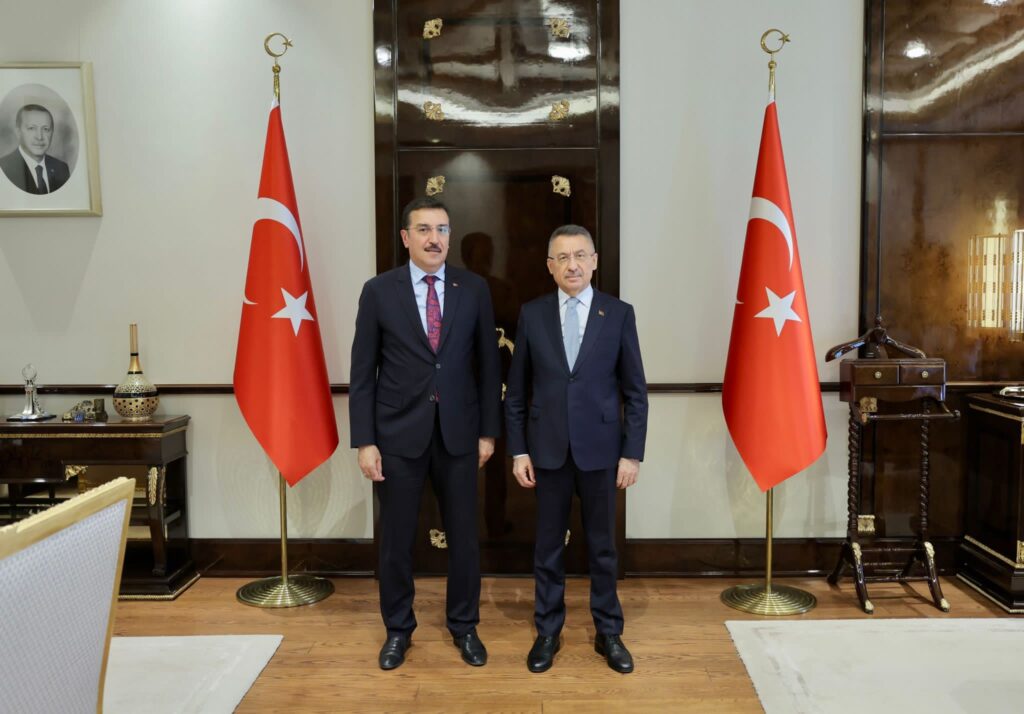 AK Parti Malatya Milletvekili Bülent Tüfenkci, Cumhurbaşkanı yardımcısı Fuat Oktay’ı ziyaret etti. Tüfenkçi ziyaret için, “Malatya’mız için verimli bir istişarede bulunduk” açıklamasını yaptı.