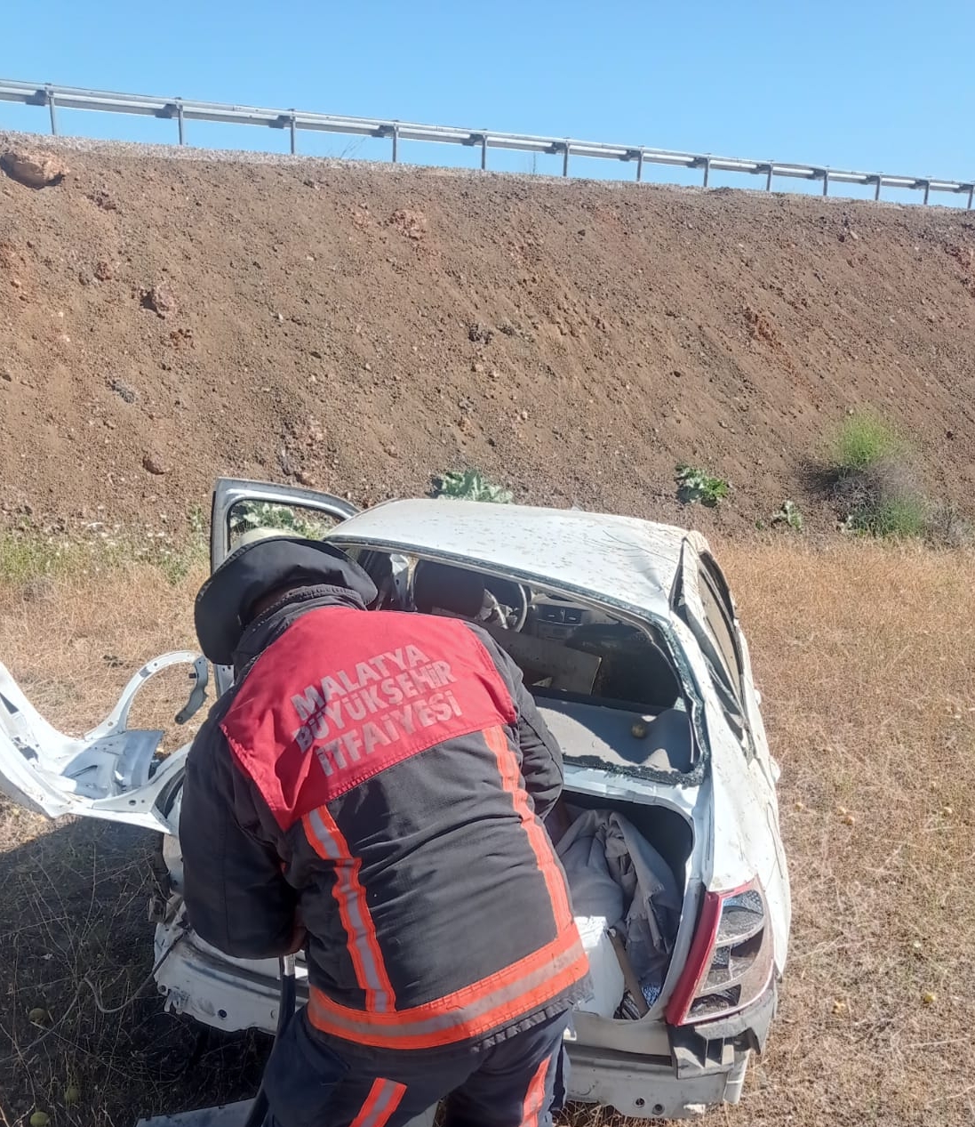 Malatya’da Doğanşehir, Darende ve Kale ilçelerinde meydana gelen 3 ayrı trafik kazasında 4 kişi yaralandı.