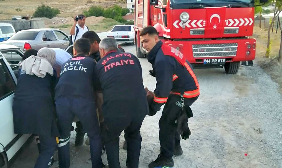 Orduzu Pınarbaşı Göleti kenarında akşam saatlerinde iki otomobilin çarpışması sonucu meydana gelen trafik kazasında 7 kişi yaralandı.