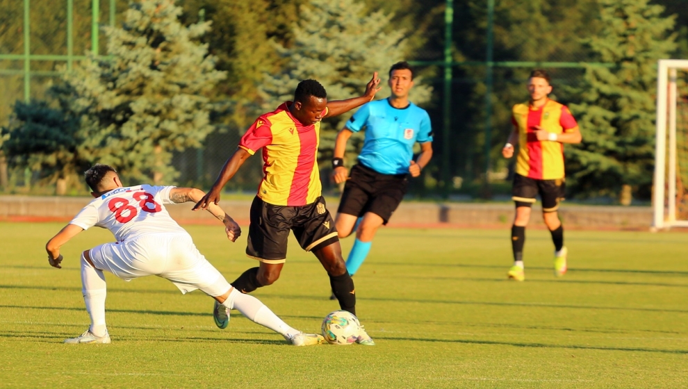 Kayseri'de Süper Lig ekibi Kayserispor'la karşılaşan Yeni Malatyaspor maçtan 3-2 mağlup ayrıldı.