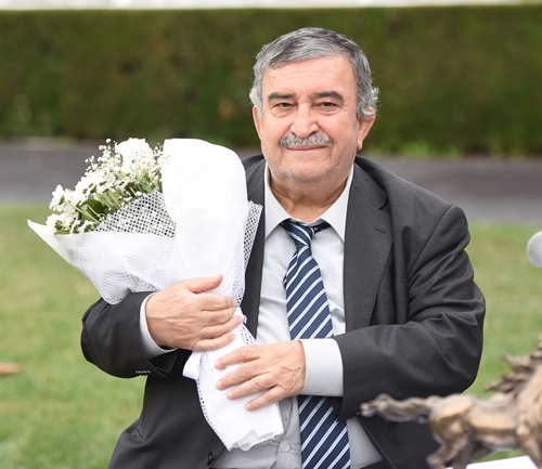 Hayatının 69 yılını haralarda geçiren, 46 yıl tay satışlarının değişmez müzayedecisi olan merhum Yaşar Esin adına Yaşar Esin Koşusu düzenlenecek.