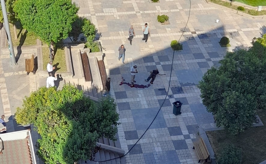 Soykan Parkı’nda iki tane alkollü arkadaşın kavgası sonucunda 1 kişi bıçaklanması sonucunda yaralandı.