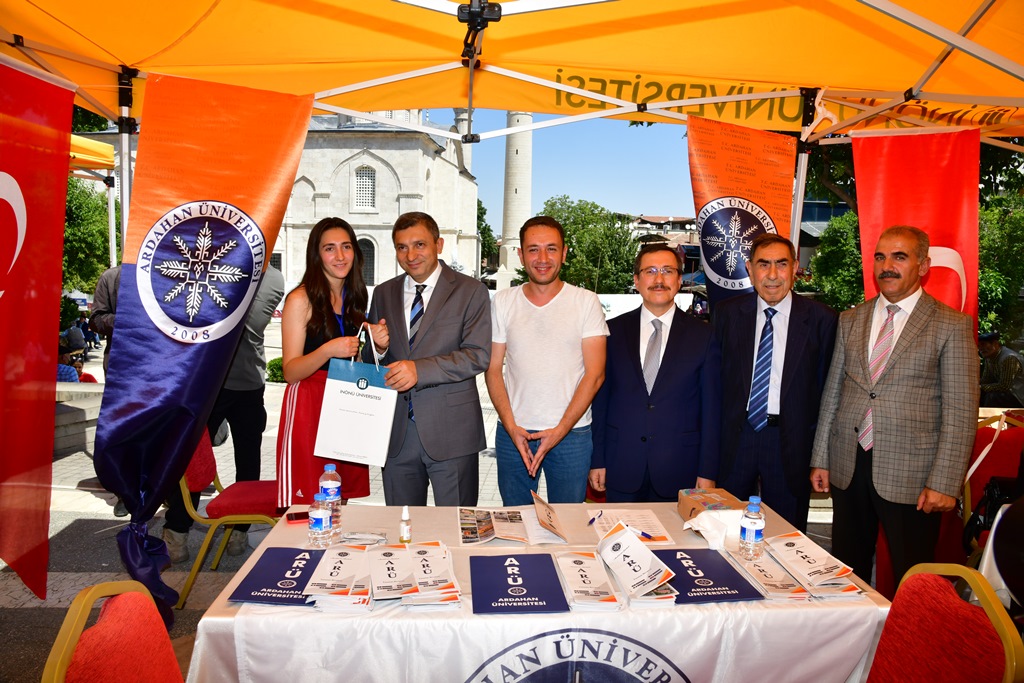  Anadolu Üniversiteler Birliği bünyesinde bulunan 11 üniversitenin stantlarının bulunduğu Soykan Parkında, açılış töreni gerçekleştirildi.