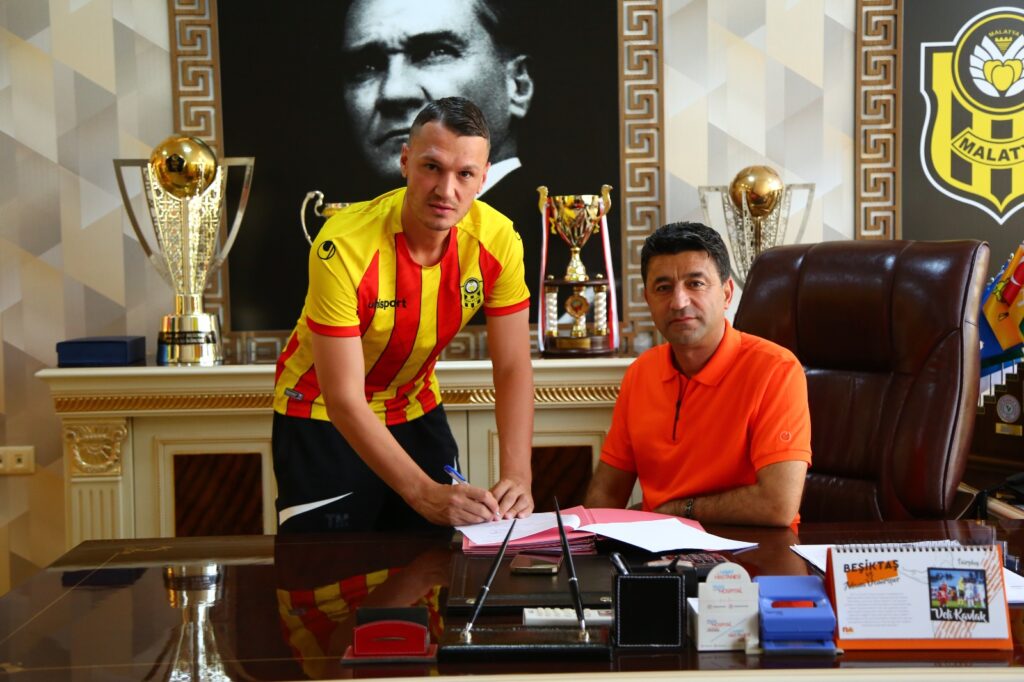 Yeni Malatyaspor geçen sezon Malatya’da forma giyen defans oyuncusu Barış Başdaş ile 1 yıllık sözleşme imzaladı.