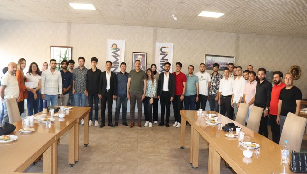 AK Parti MKYK Üyesi ve Malatya Milletvekili Bülent Tüfenkci Üniversiteli Malatya'lılar Platformu (ÜNİMAP) üyeleri ile bir araya geldi.
