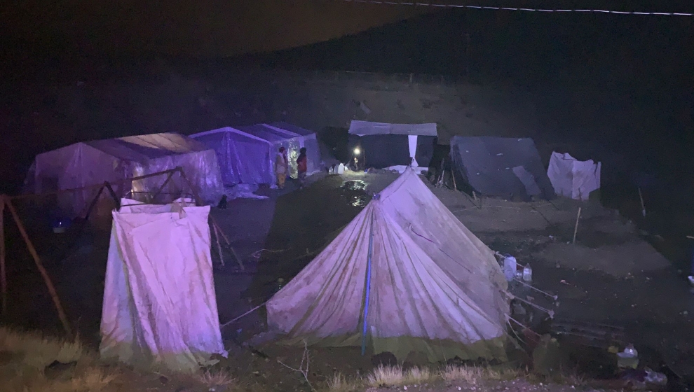 Malatya’nın Darende ilçesinde etkili olan yağmur sonrası oluşan sel çadırlarda kalan tarım işçilerinin mağduriyetine ol açtı.