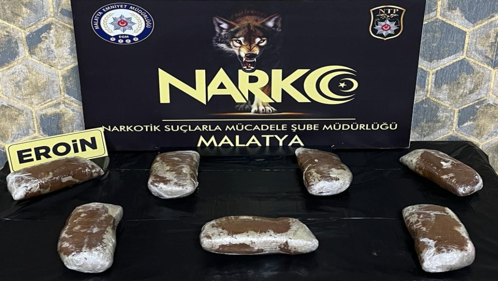 Malatya’da durdurularak arama yapılan bir otobüste 3 kilo 660 gram eroin çıktı.