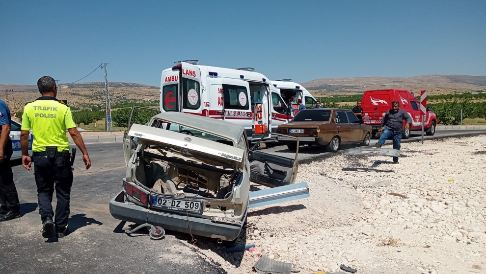 Malatya’da 2 otomobilin çarpışması sonucunda toplam 12 kişi yaralandı.