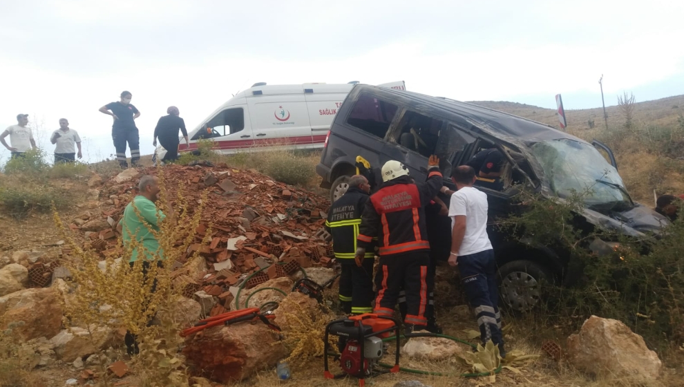 Malatya’da şarampole uçan aracın sürücüsü ağır yaralandı.