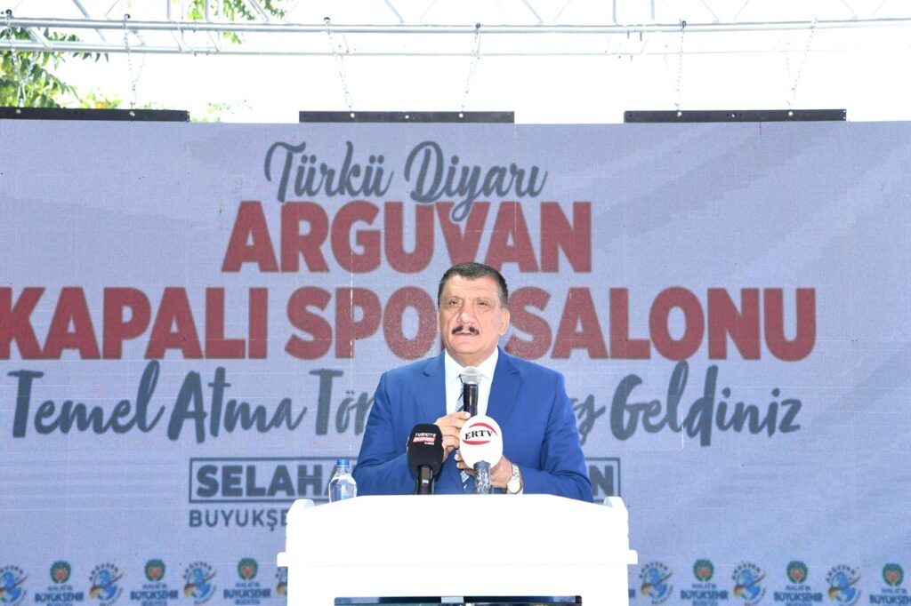 Malatya Büyükşehir Belediyesi tarafından Arguvan ilçesinde yapılacak olan ve yaklaşık 500 seyirci kapasiteli Arguvan Kapalı Spor Salonu temel atma töreni gerçekleştirildi.  