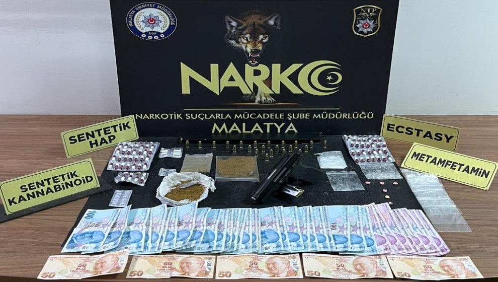 Malatya’da düzenlenen operasyonda uyuşturucu madde ticareti yapan 2 şüpheli gözaltına alındı, şüphelilerden birisi tutuklanarak cezaevine gönderildi.