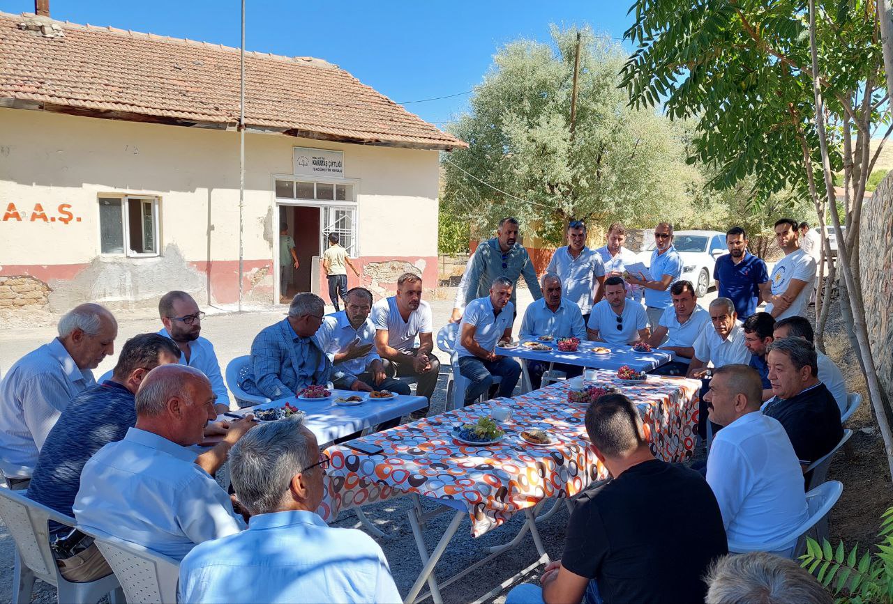 Milliyetçi Hareket Partisi (MHP) Malatya Milletvekili Mehmet Fendoğlu, Battalgazi ilçesine bağlı köy ziyaretlerinin 4. programında 7 köyü daha ziyaret ederek, vatandaşlara ve muhtarlarla bir araya geldi. Fendoğlu, Battalgazi bölgesinde 4 gezi programında 29 köye ulaştı.