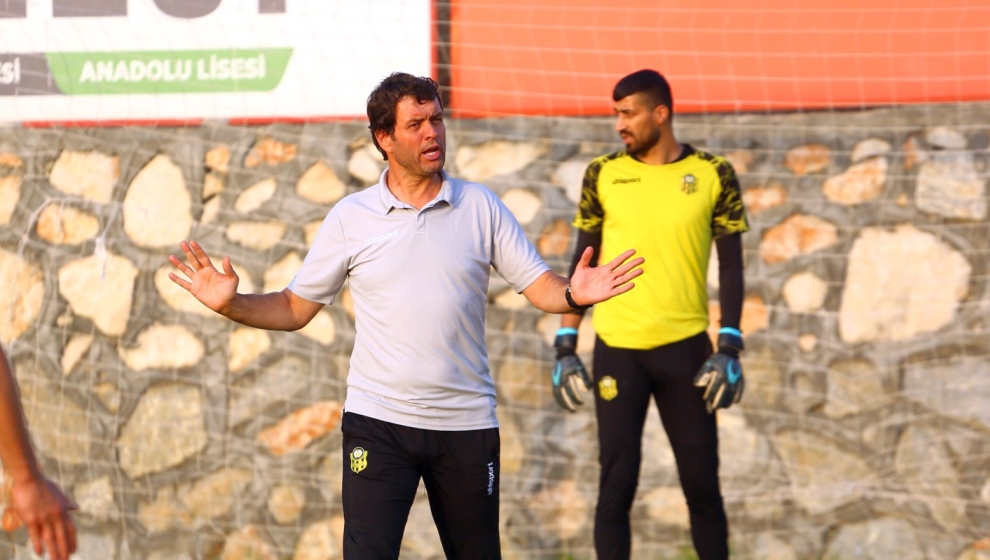 Yeni Malatyaspor Teknik Direktör Cihat Arslan, takımın Çaykur Rizespor'a  4-0 mağlup olduğu maçı değerledirmesinde, “9 kişi bile olsa maçı yönetemeyen bir hakem triosu, zor yani kolay değil" dedi.