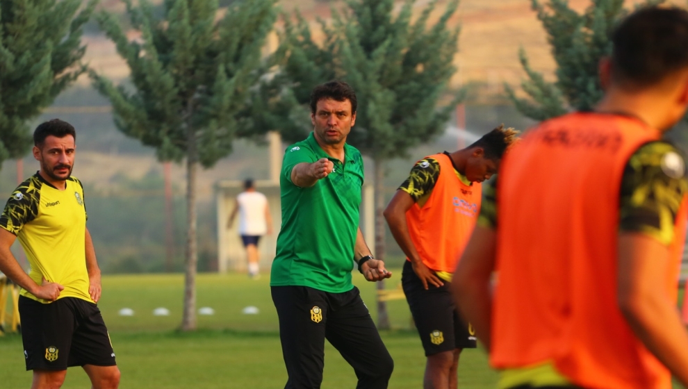 Spor Toto 1.Lig ekibi Yeni Malatyaspor’da Cihat Arslan ile yolların ayrıldığı iddialarına yalanlama geldi. Tecrübeli teknik adam, takımın başında olduğunu söyledi.