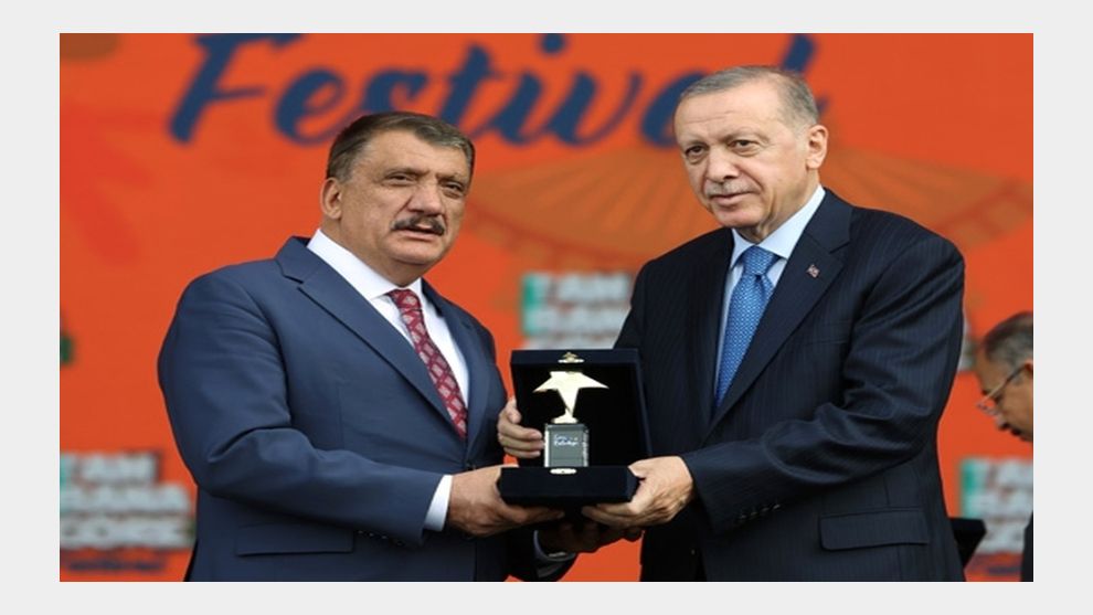 Gürkan, ödülünü Erdoğan'dan aldı