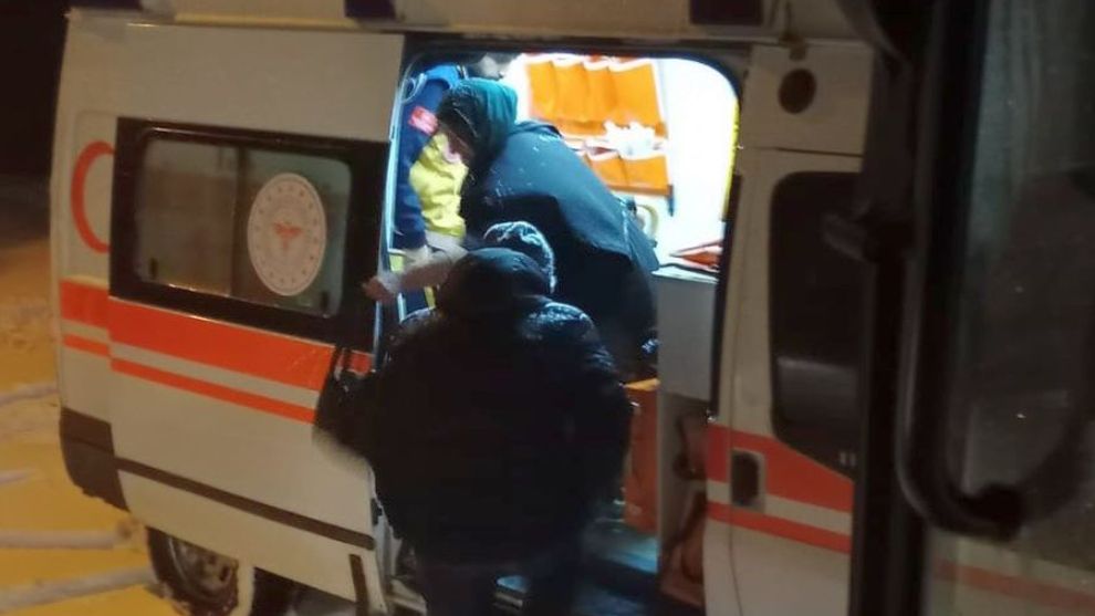 Karda mahsur kalan hasta kurtarıldı