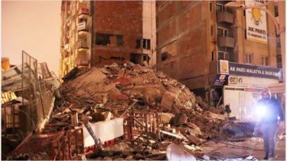 İkinci deprem AK Parti binasını da yıktı